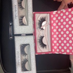 Set of dramatic lashes